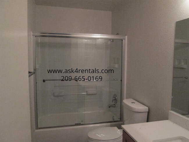 Building Photo - 200 Northwoods Ave