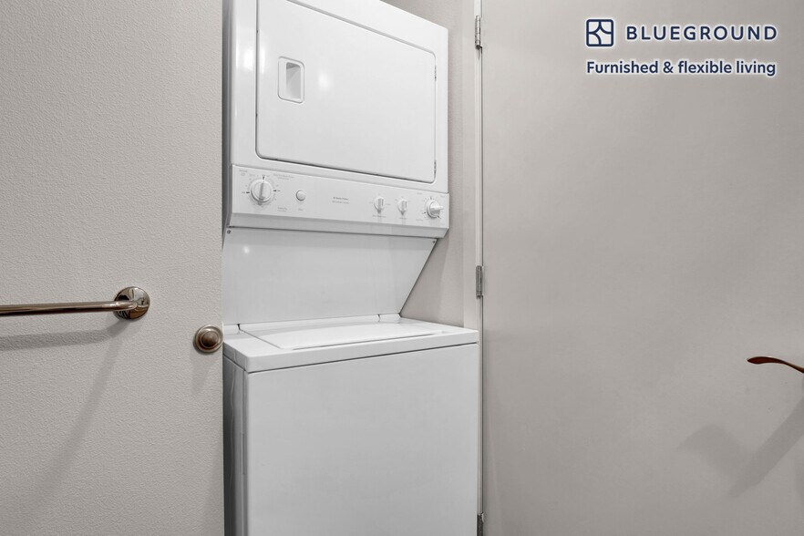 Building Photo - 989 112th Ave NE