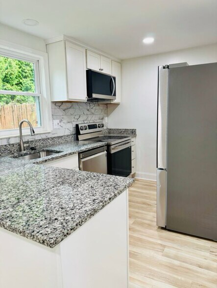 newly done kitchen - 12349 Boncrest Dr