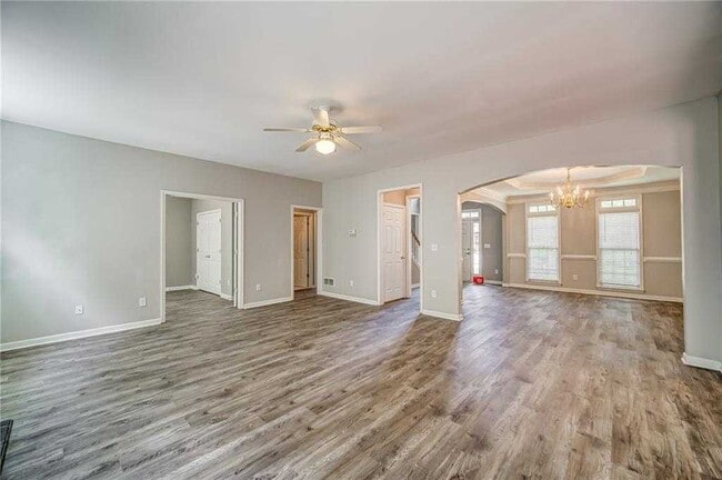 Building Photo - 716 Parkside Dr