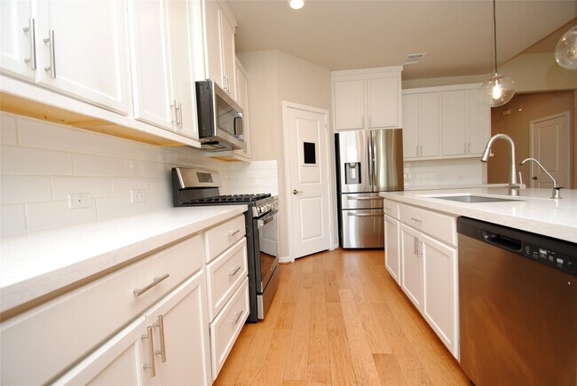 Building Photo - 8326 Oakland Hts Ln