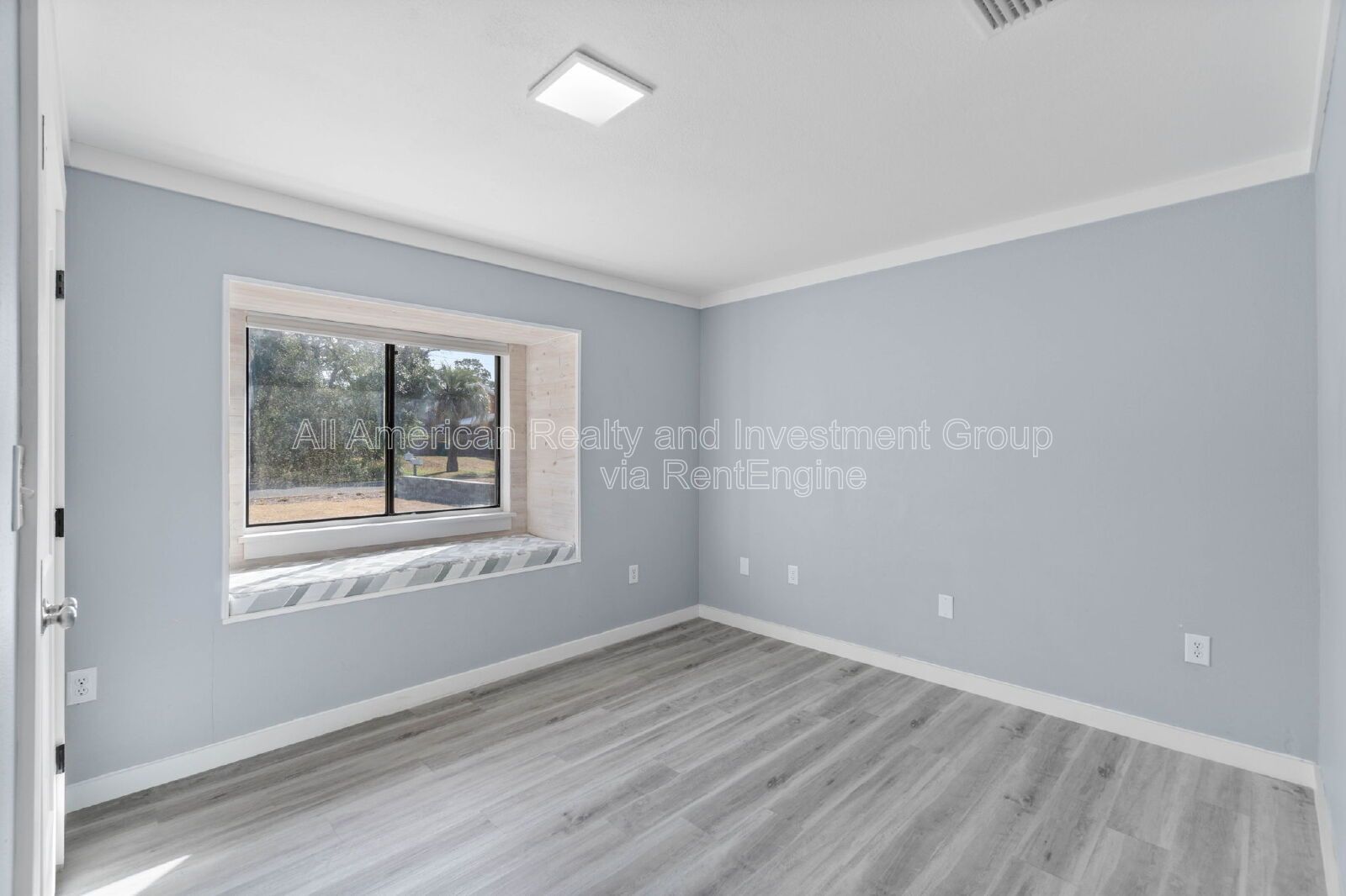 Building Photo - 41 Solar St