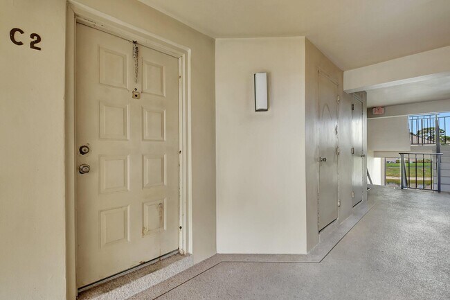 Building Photo - 616 Sea Pine Way