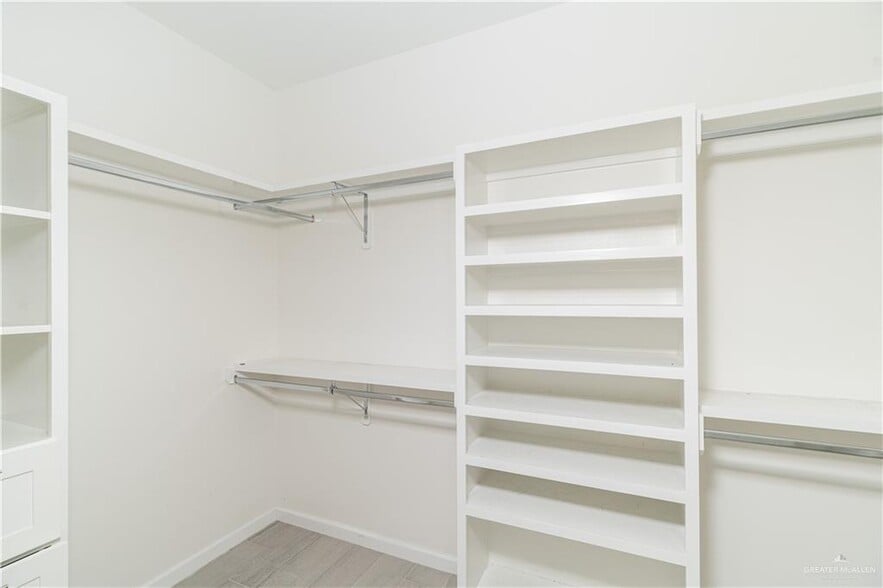 Building Photo - 1505 E Encino Ave