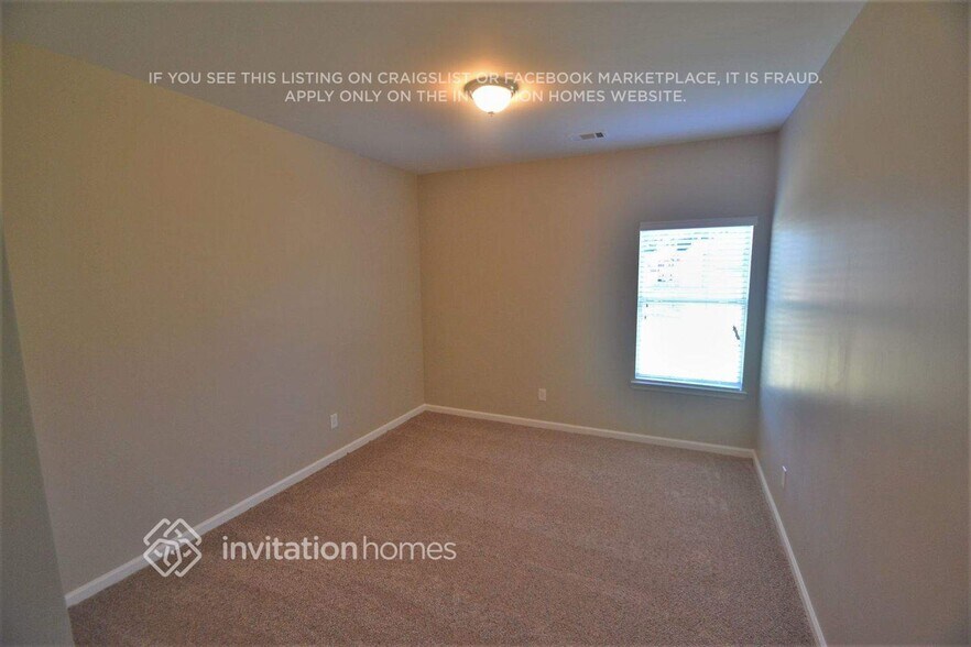 Building Photo - 3024 Rochelle Ct SW