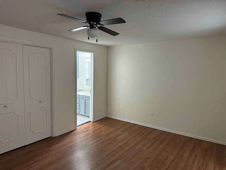 Building Photo - 3011 W Wilshire Blvd