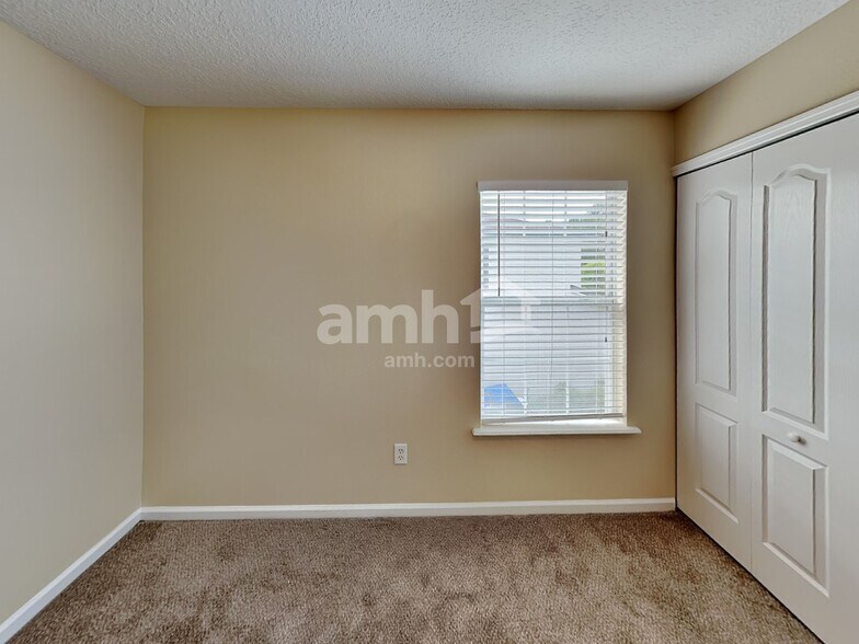 Building Photo - 325 Van Gogh Cir