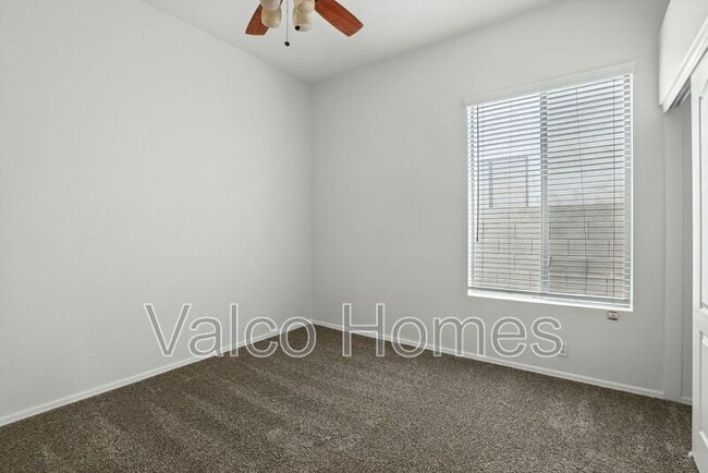 Building Photo - 8338 W Rose Ln