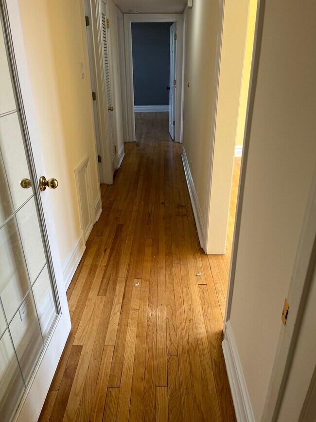 Building Photo - 4215 N Francisco Ave