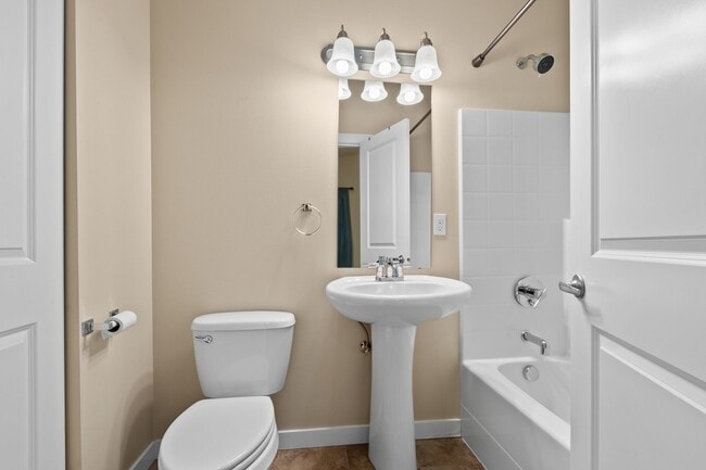 Building Photo - 2bd/2.5ba Seattle Townhome