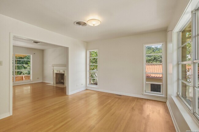 Building Photo - 207 Canyon Dr