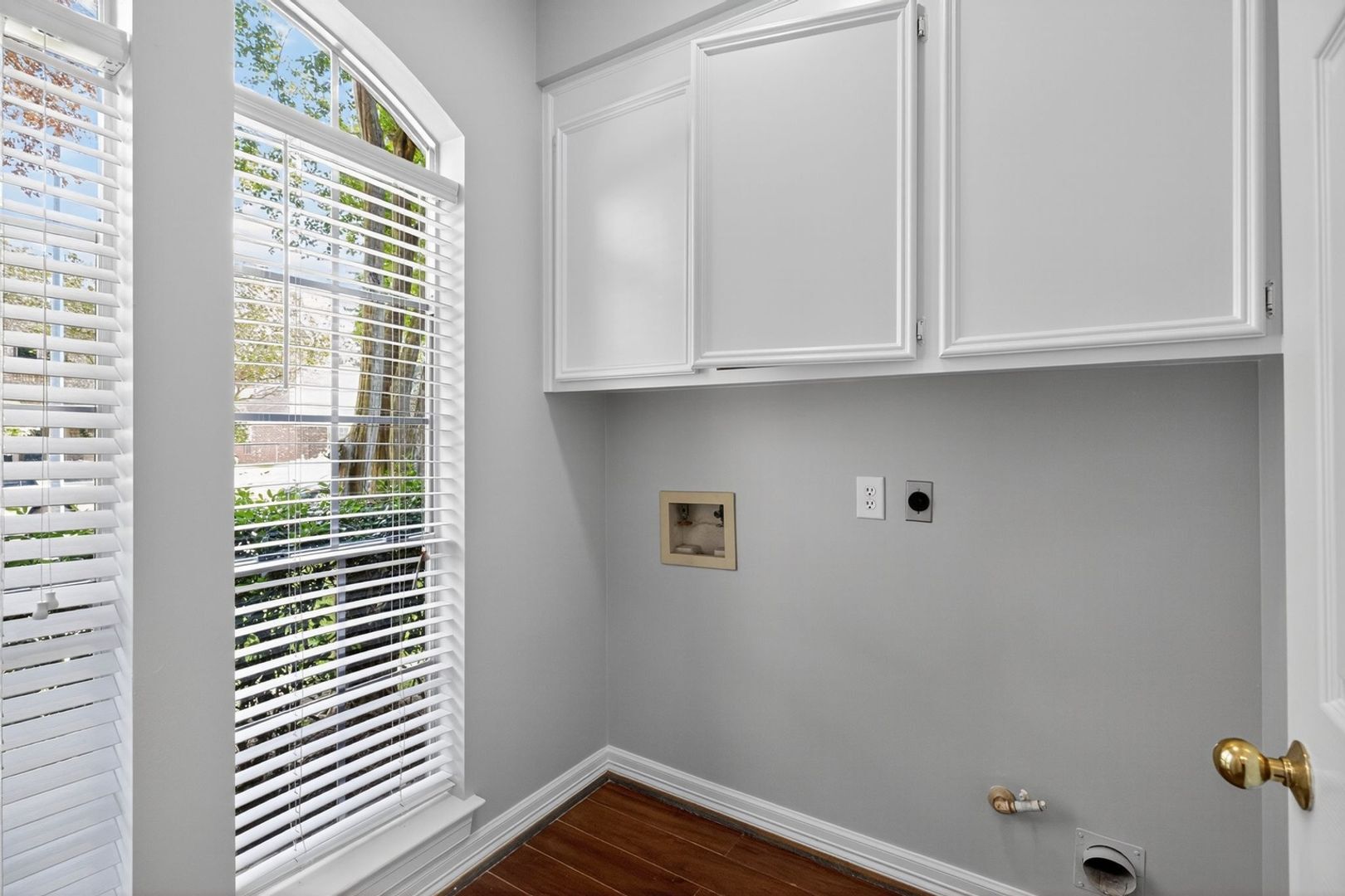 Building Photo - 3523 Shady Village Dr