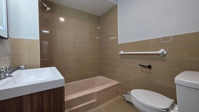 Building Photo - 722 West Side Ave