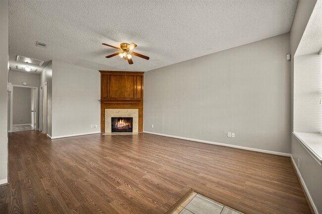 Building Photo - 7120 Deer Creek Ct