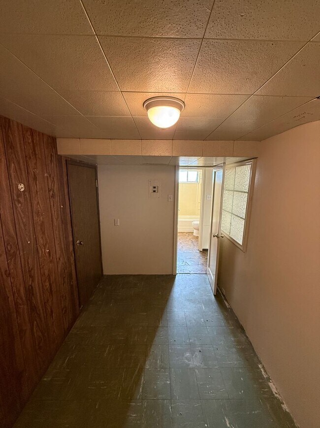 Building Photo - 1270 E Sherman Ave