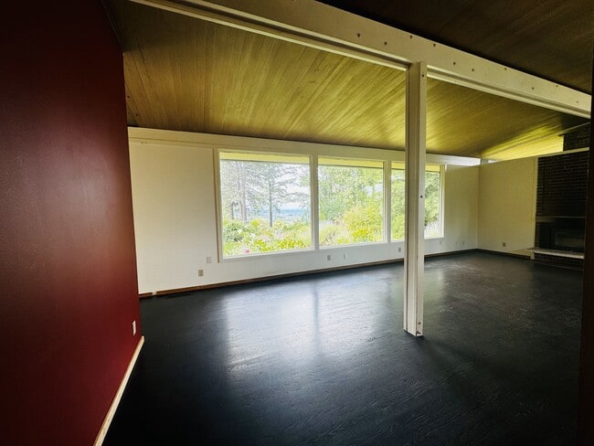 Building Photo - 14407 SE 55th St