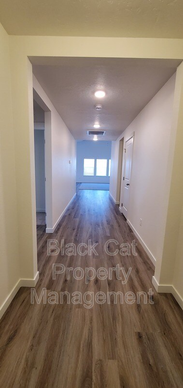 Building Photo - 10679 W New Berlin Dr