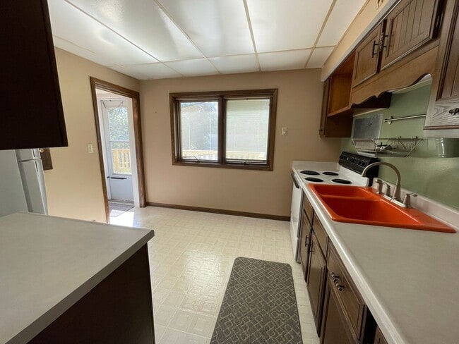 Building Photo - Available August 3rd!- Traditional Woodland 3 Bed 1 Bath w/ Deck & Garage