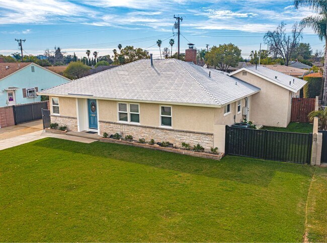 Building Photo - 549 N La Sena Ave
