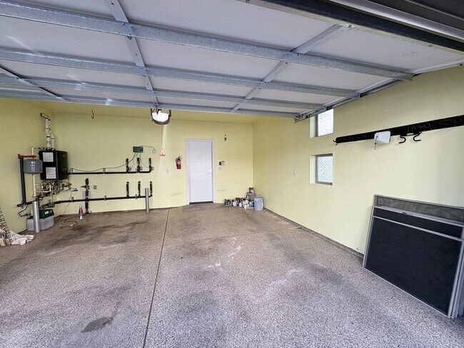 Building Photo - 16329 Main View Ln NE