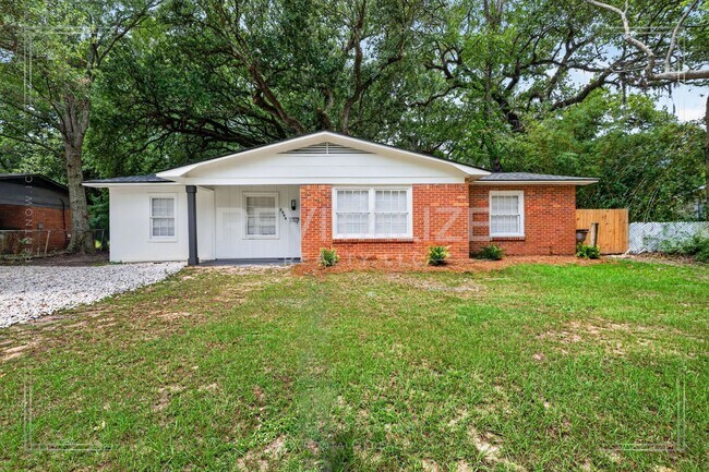 Building Photo - 2900 Lott Dr