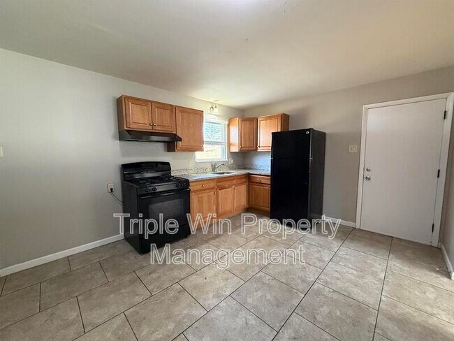 Building Photo - 10191 Mayfair Dr