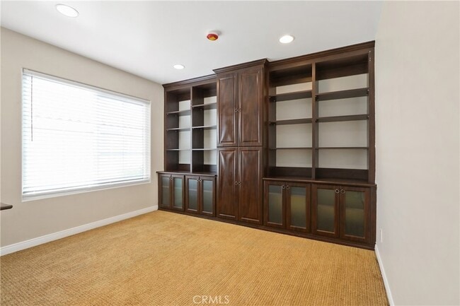 Building Photo - 6031 Shadowbrook Cir