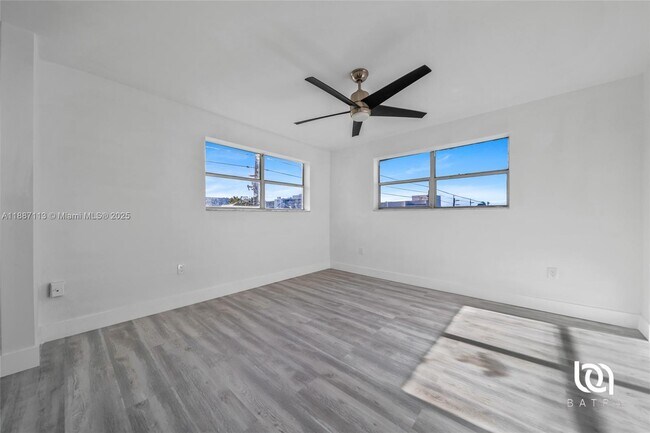 Building Photo - 910 Jefferson Ave