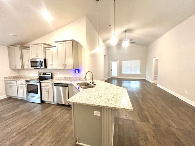 Building Photo - Beautiful 4 Bedroom 2 Bath Home! COMING SOON!