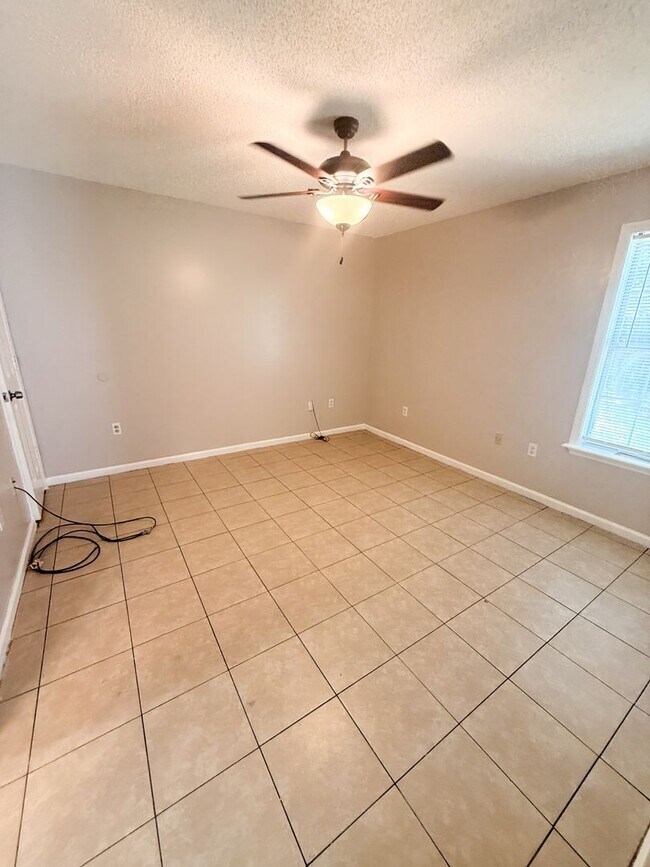 Building Photo - 3 Bedroom, 2 Bath Home in Valdosta