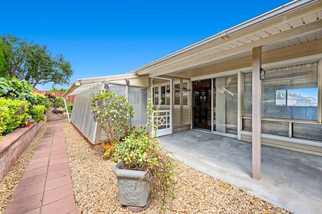Building Photo - Charming 3 Bedroom 2 Bathroom Home in La M...