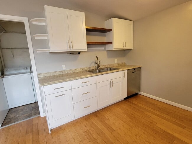 Building Photo - UTILITIES INCLUDED