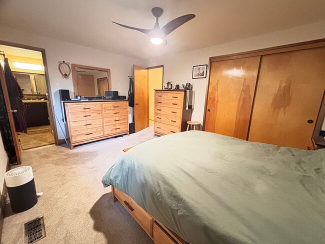 Building Photo - Large 4 Bedroom Home Close to Cook Family ...