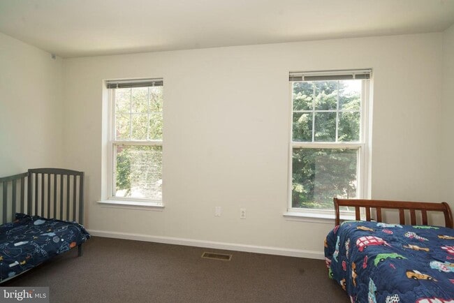Building Photo - 1205 Clymer St