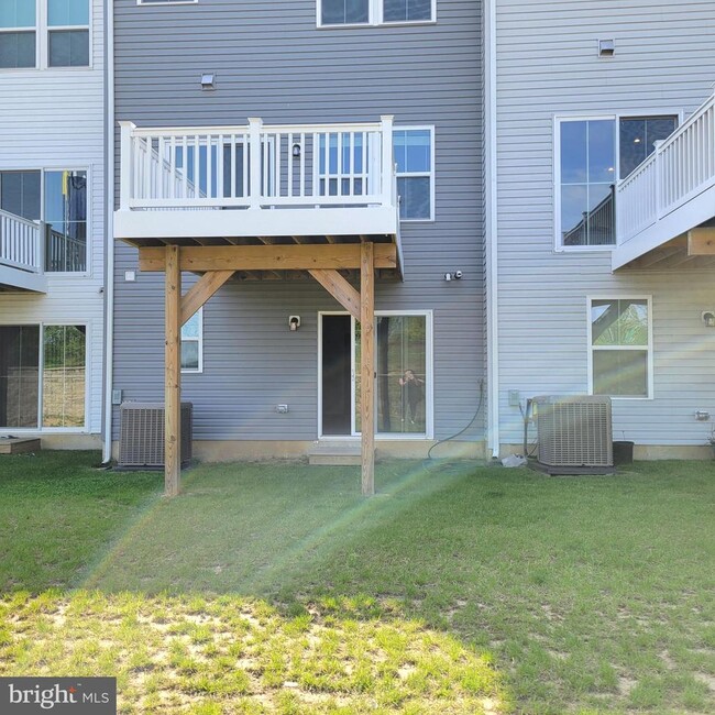 Building Photo - 64 Hamilton Ct