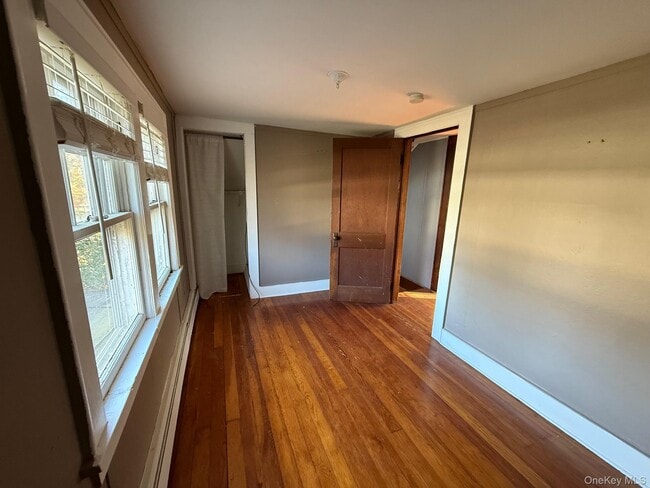 Building Photo - 182 Maple Hill Rd