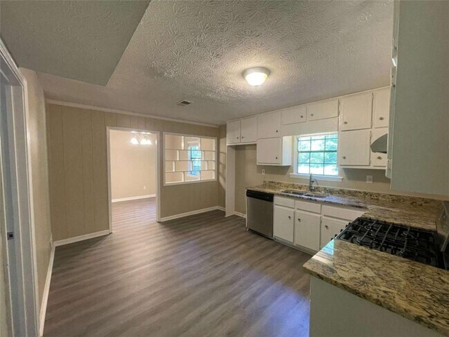 Building Photo - 55 Hunt Ridge Dr