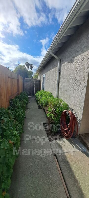 Building Photo - 355 Spindrift Way