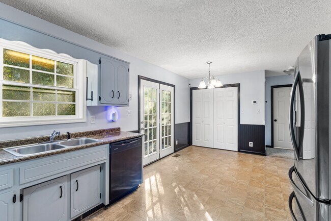 Building Photo - 2627 Elkmont Dr