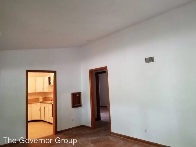 Building Photo - 2 Bedroom/1 Bathroom in Iowa City - East Side