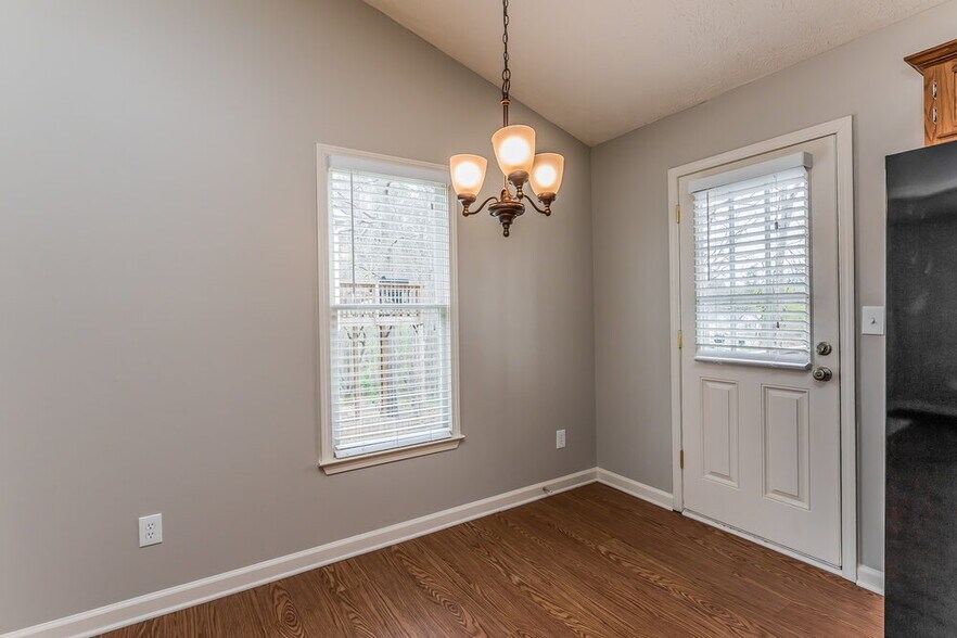 Building Photo - 157 Aztec Way SE