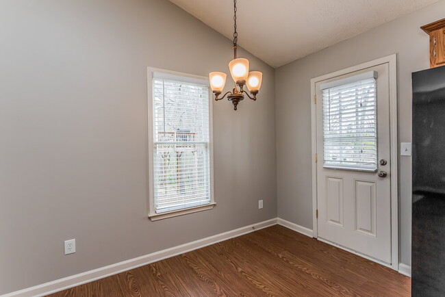 Building Photo - 157 Aztec Way SE