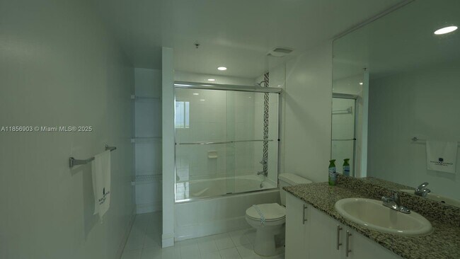 Building Photo - 987 SW 37th Ave