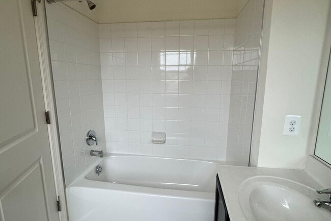 Building Photo - 2537 Westwind Blvd