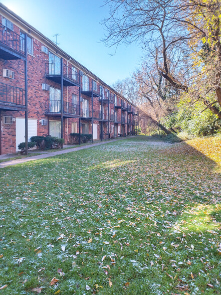 Primary Photo - Fenkell Apartments