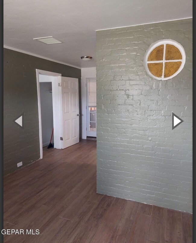 Building Photo - 301 Rose Ln