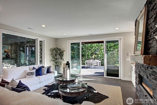 Building Photo - 4bd/3.5ba Kirkland Home