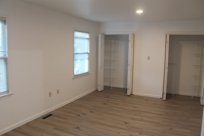 Building Photo - 120 Eaglesmere Cir