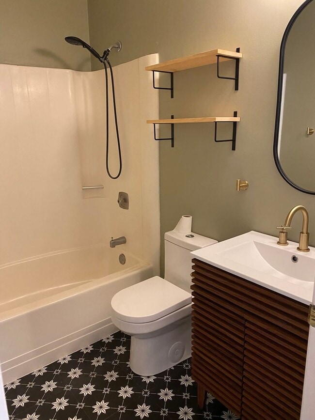 Building Photo - **Available Now** Great 3 Bedroom 2 Bath home on Coffee Bluff with Fenced Yard!!