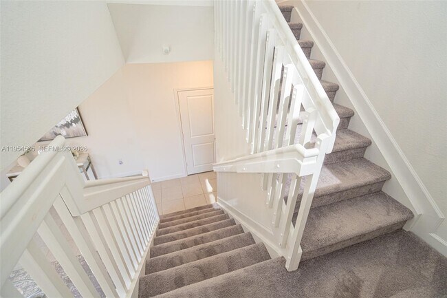 Building Photo - 139 NE 27th Terrace